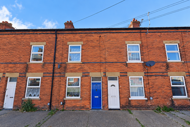 3-bed terraced on 15 Cross Street, Skegness, £29,000