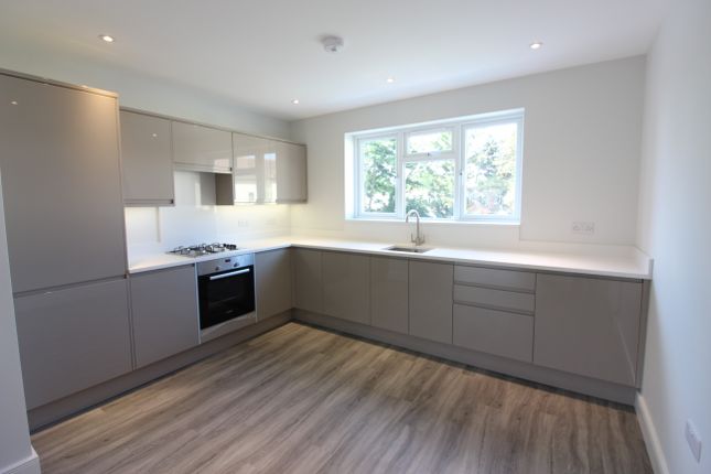 Upper Farm Road, West Molesey photo 2