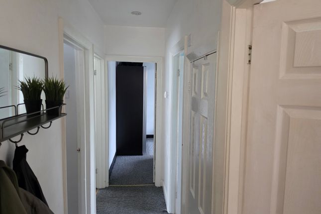26, Cray Valley Road, Orpington photo 2
