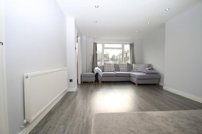 22, Highclere Gardens, Woking photo 3