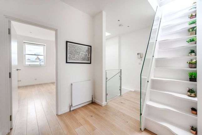Flat to rent in Queens Gate, South Kensington, London SW7