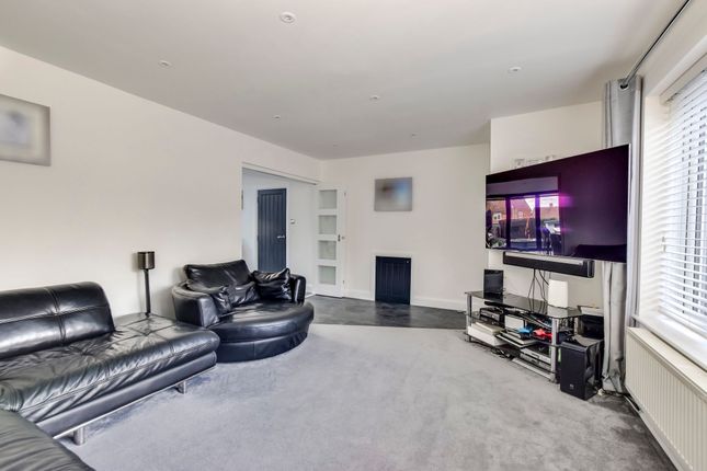 58 Tibbs Hill Road, Abbots Langley photo 3