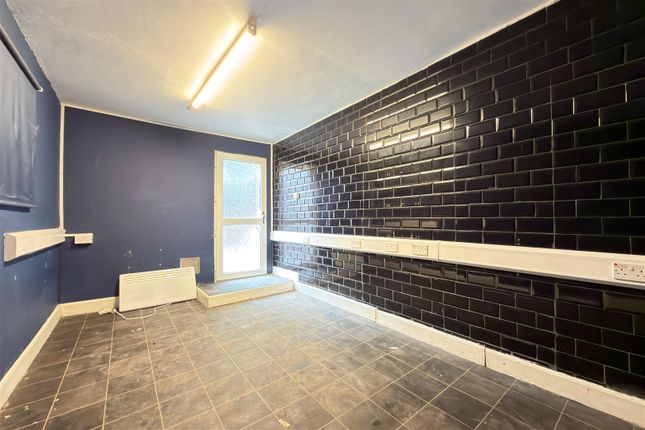 65, Southfields Drive, Leicester photo 4