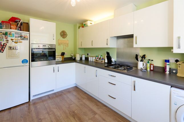 8, Minett Court, Leeds photo 4