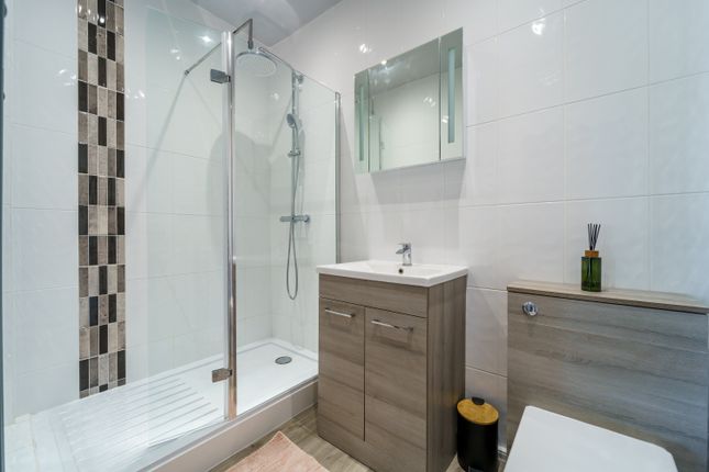 Flat for sale in Cedar Close, Staines