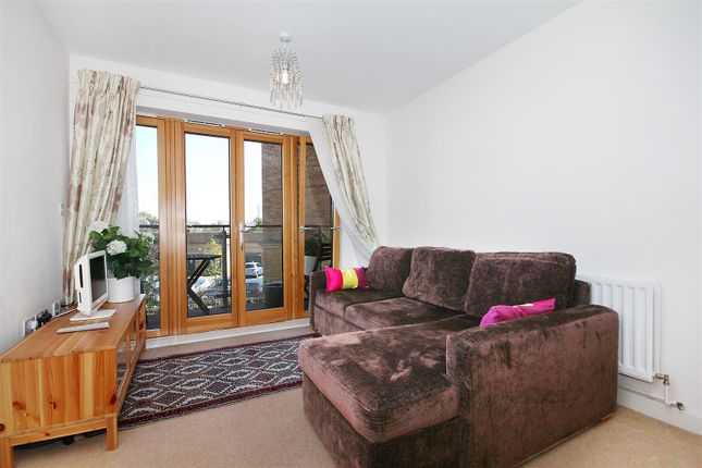Flat to rent in Plough Close, College Park, London