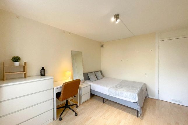 Thumbnail Room to rent in Hilldrop Crescent, London