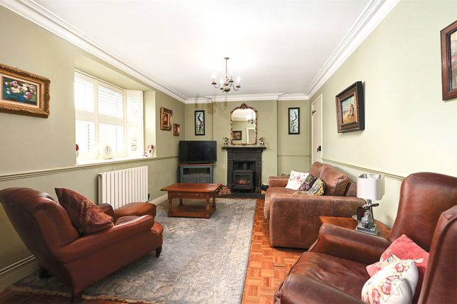 Woodside Cottage,, Grenadier Road, Guildford photo 4