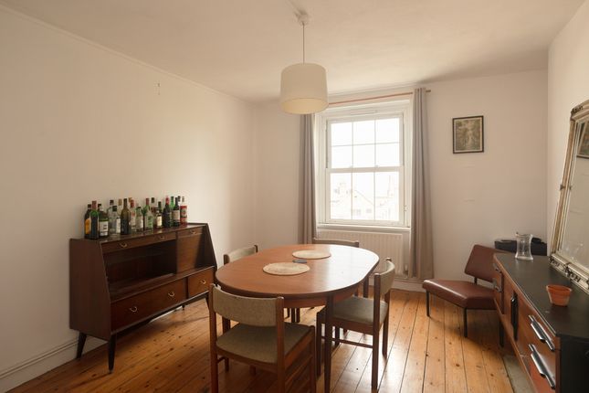 Flat 24 Evesham House, Old Ford Road , Bethnal Green  photo 2