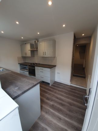 Thumbnail Town house to rent in Manchester Road, Mossley, Ashton-Under-Lyne