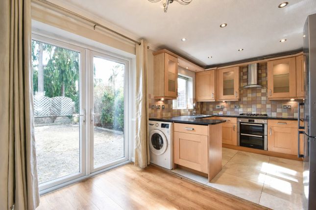 18, Rosslyn Park, Weybridge photo 4