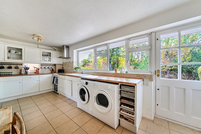 37, Stewart Close, Maidenhead photo 2
