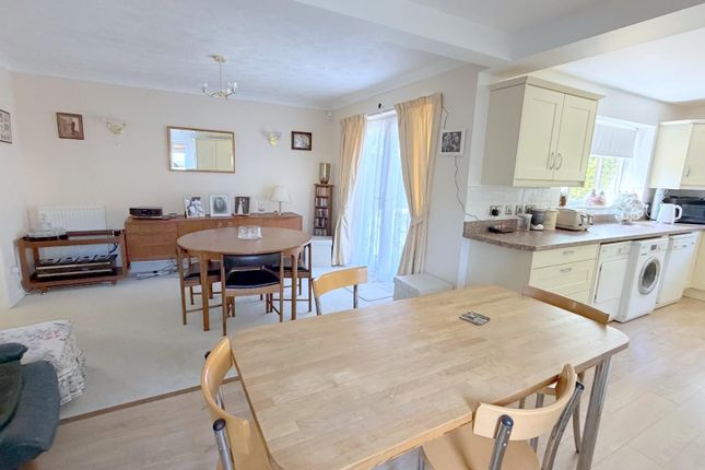 24, Cotswold Close, Eastbourne photo 2