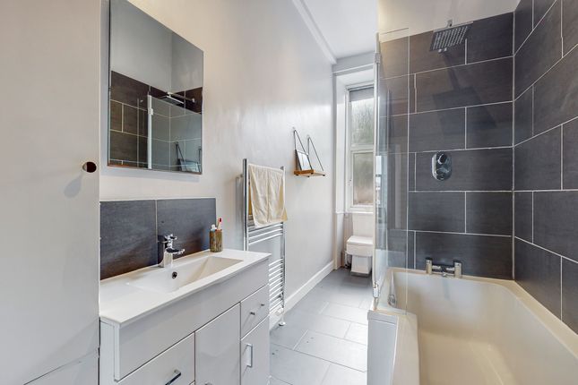 Flat for sale in Cathcart Road, Glasgow