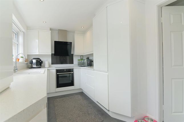 51, Sunfield Place, Pudsey photo 3