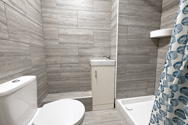 11, Rockstone Lane, Southampton photo 2