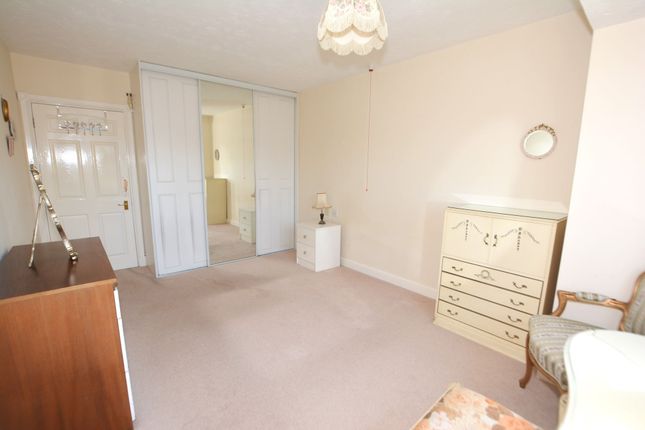 Flat 12, The Hollies Maxwell Road, Beaconsfield photo 2