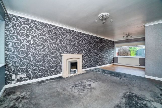 61, Picksley Crescent, Holton-Le-Clay photo 2