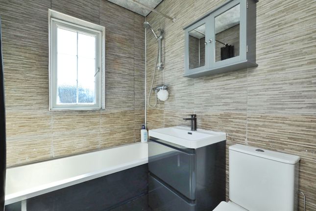 76, Manor Road, Mexborough photo 3