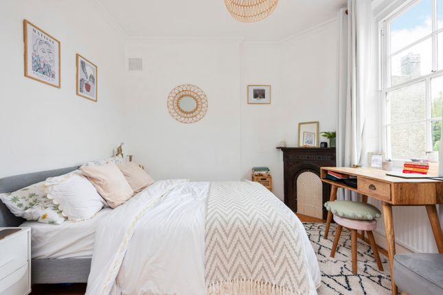 Flat for sale in Pleasant Place, London