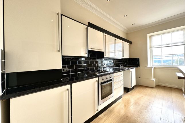 3b Regia House, Teignmouth photo 2
