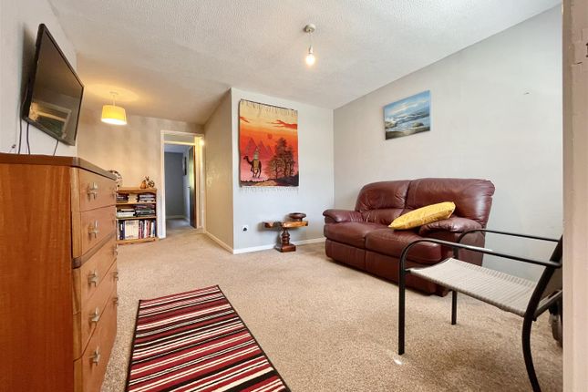 14, Pipit Close, Weymouth photo 2