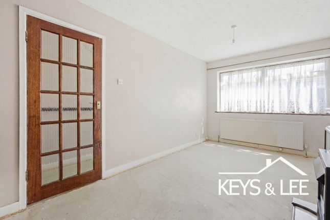 51 Charlotte Gardens, Romford, Greater London photo 3
