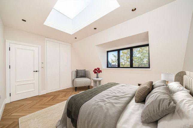 2, Winston Close, Raynes Park photo 4