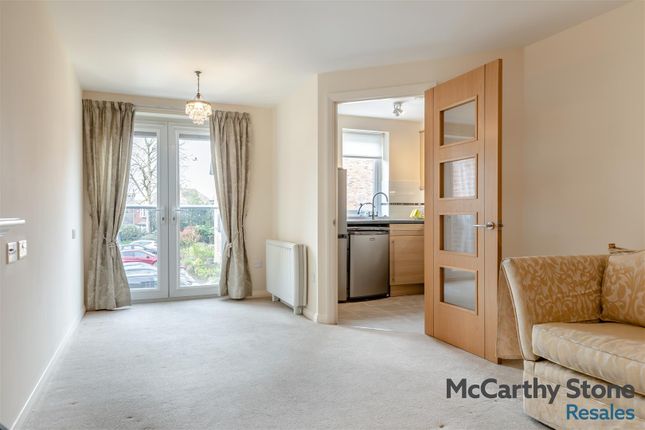 15 Michael Court, 43 Oakfield, Sale photo 2