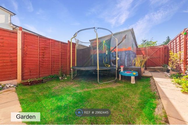 Alpine Close, Epsom photo 3
