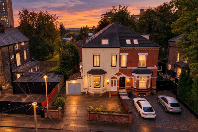 13, Belgrave Crescent, Manchester photo 2