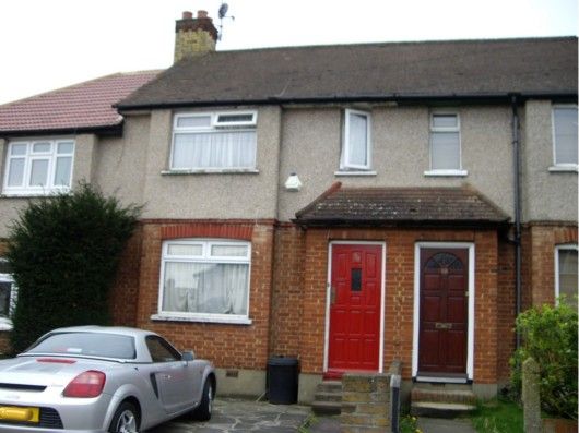 Terraced house to rent in Oakdene Road, Hillingdon