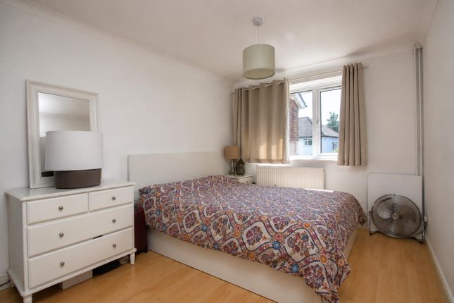 7 Fairway House, Eldon Avenue, Borehamwood photo 4