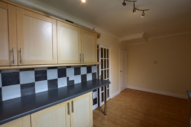 63, Lutton Grove, Peterborough photo 5
