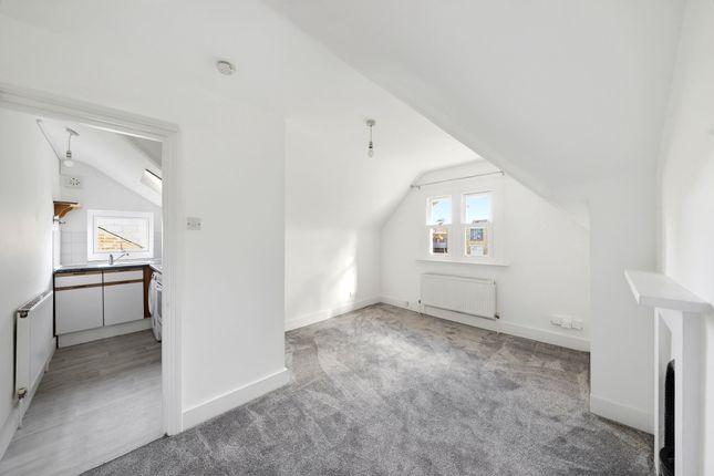 Flat 4, 15 Kingston Hill, Kingston Upon Thames photo 2