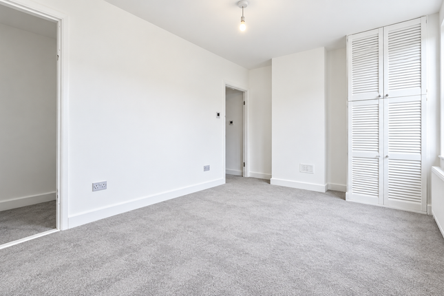 17 Miriam Road, London photo 5