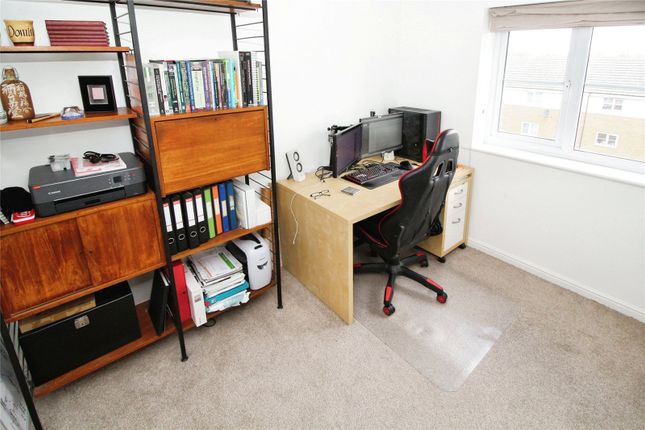 Flat for sale in Crowe Road, Bedford, Bedfordshire
