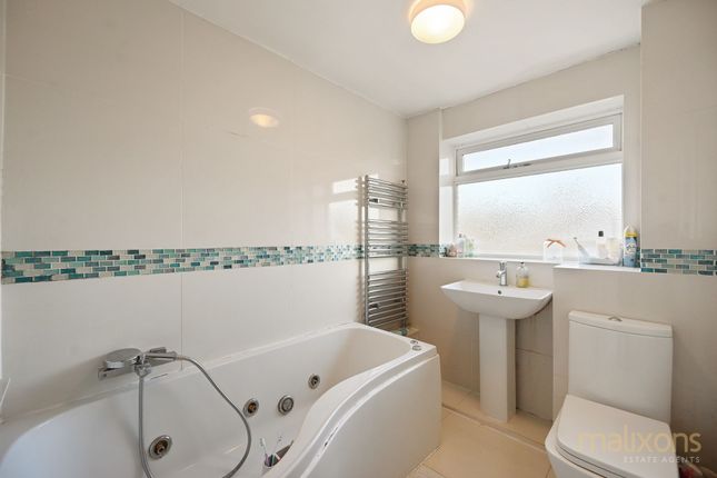 6 Hollman Gardens, London photo 2
