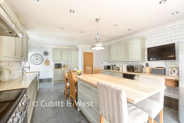 213, Smallfield Road, Horley photo 3