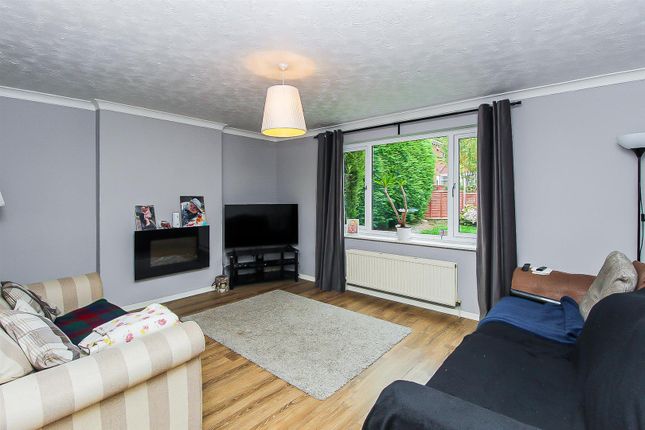 55, Meadow Vale, Wakefield photo 4