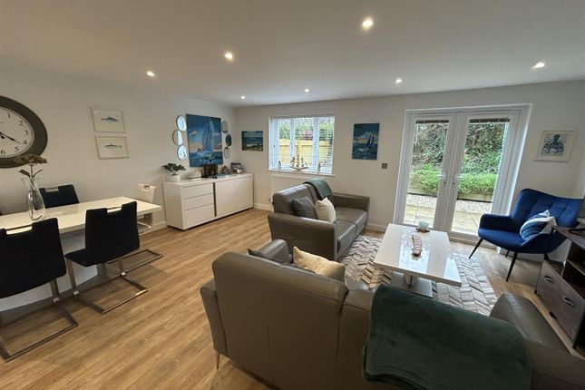 6 Chatterton Mews, Shire Lane, Lyme Regis photo 2