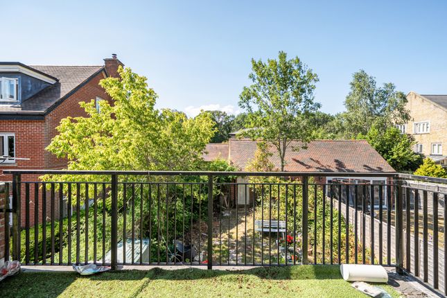 11, Adair Gardens, Caterham photo 3