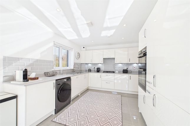 14, Muir Gate, Bracknell photo 3