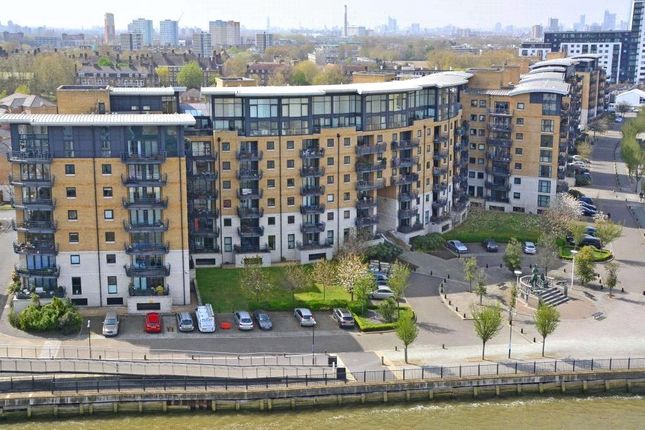 Flat for sale in Greenfell Mansions, Glaisher Street, Deptford, London
