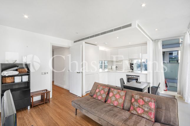 Flat 706,, East Tower, Canary Wharf photo 4