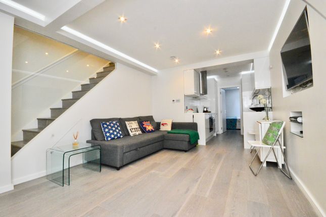 Flat for sale in Englewood Rd, Clapham South, London
