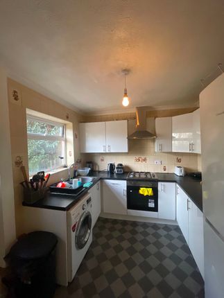 36 Rookwood Mount, Leeds photo 5