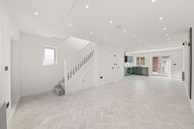 70a, Hayman Crescent, Hayes photo 4