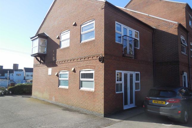 Flat to rent in Trinity Court, Hinckley
