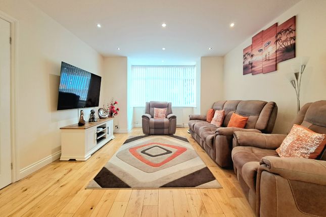 26, Moat Drive, Harrow photo 3